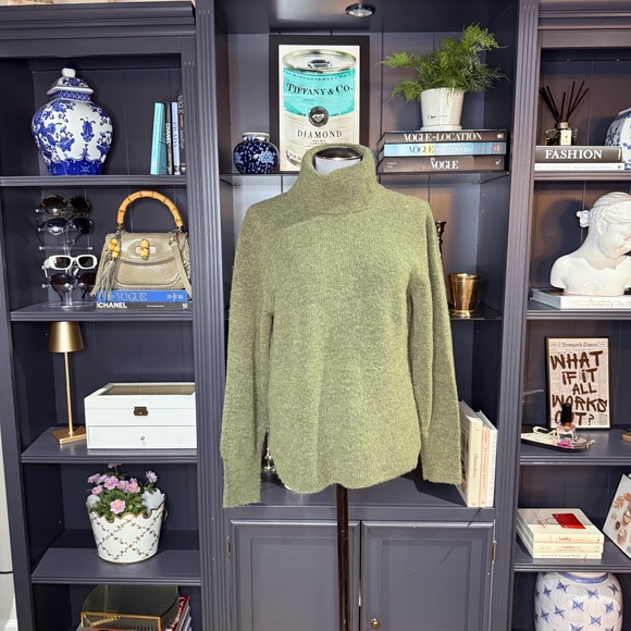 Banana Republic Olive Green Turtleneck Wool Blend Sweater – Size M - Picture 3 of 6